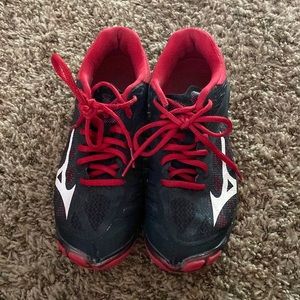 Mizuno volleyball shoes size 7.5